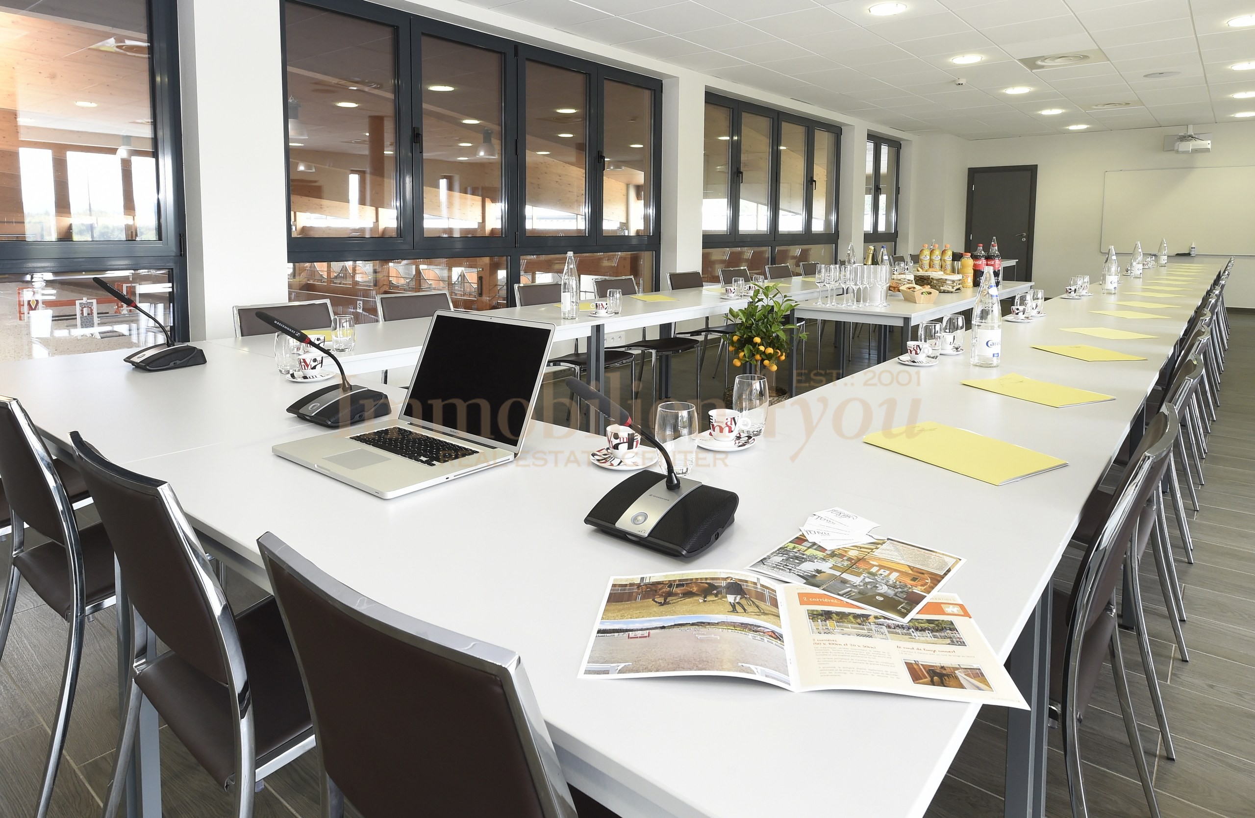 Tagungsbereich — Tagungsraum Konferenztafel