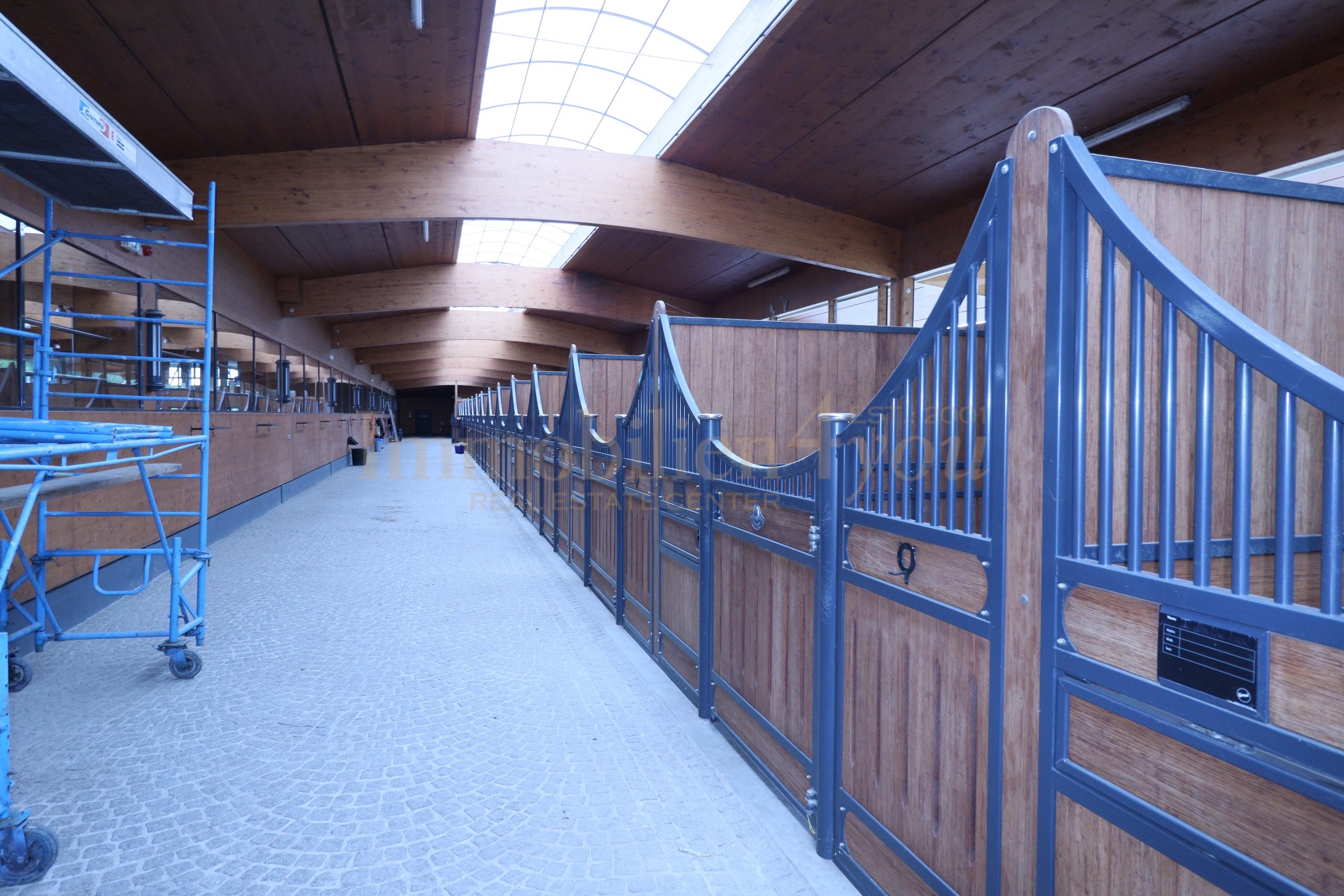 Stallungen — Stallgasse Innenboxen