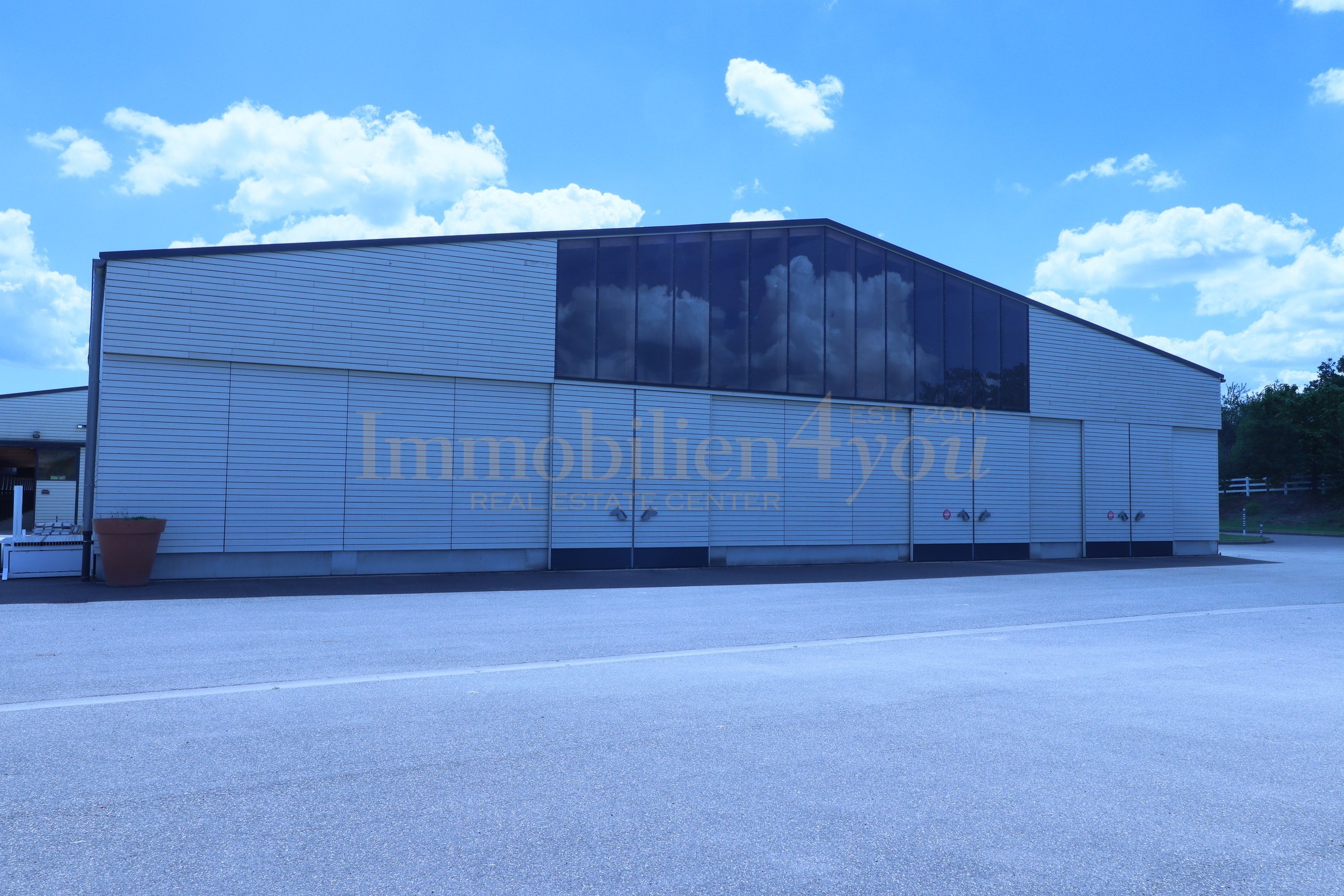 Technik und Lager — Lagerhalle Maschinen