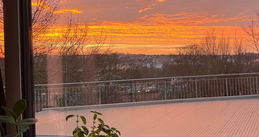 Sonnenuntergang über dem Tal, von der Terrasse