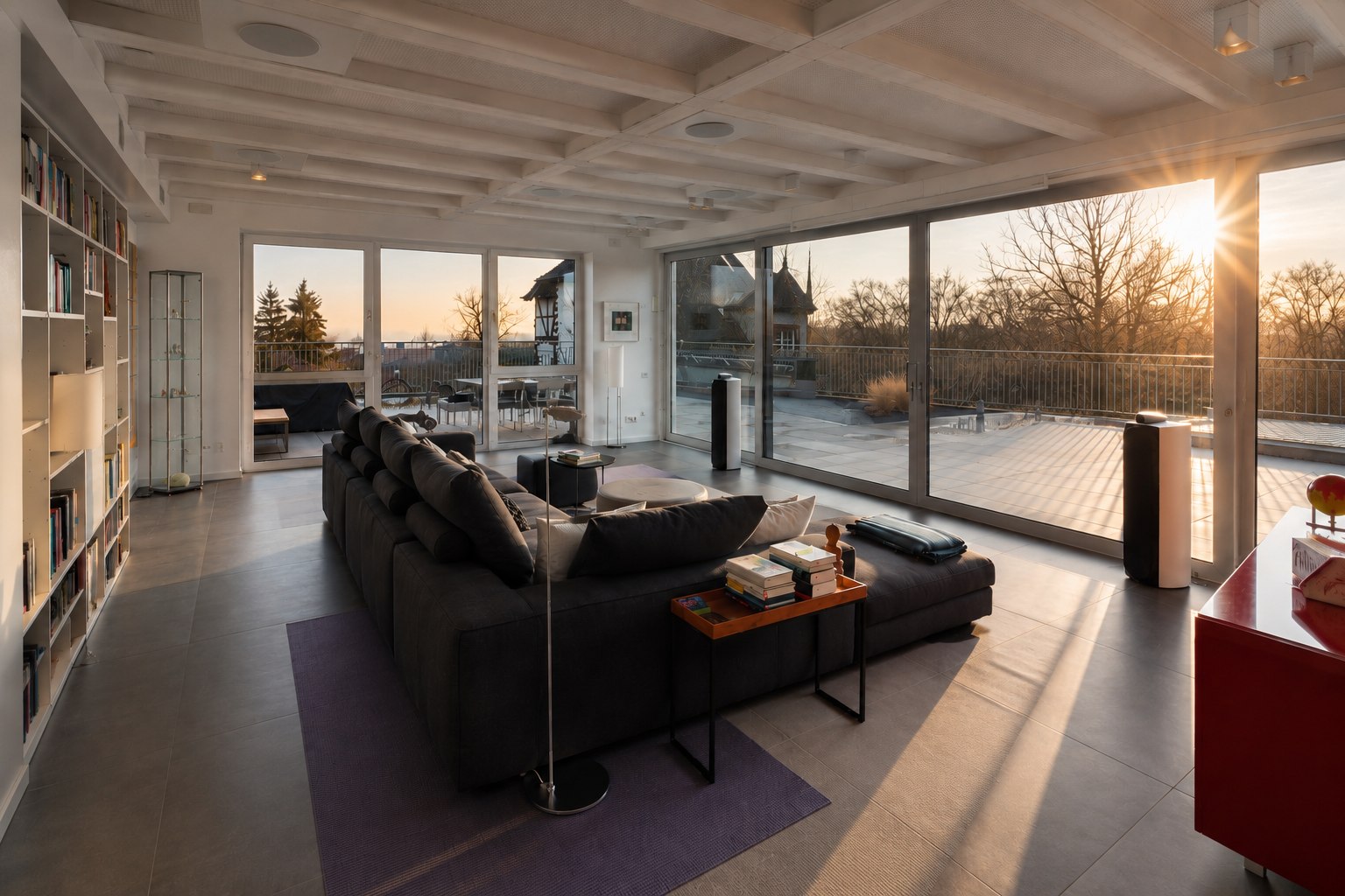 Villa in Zweibrücken: Wohnebene im Abendlicht