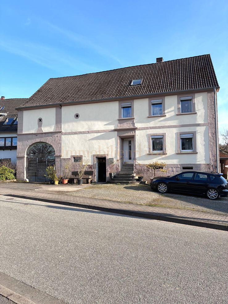 Wohnhaus mit Scheune kaufen in Breitenbach &mdash; Gew&ouml;lbekeller, 694 m&sup2; Grundst&uuml;ck, Immobilien Westpfalz