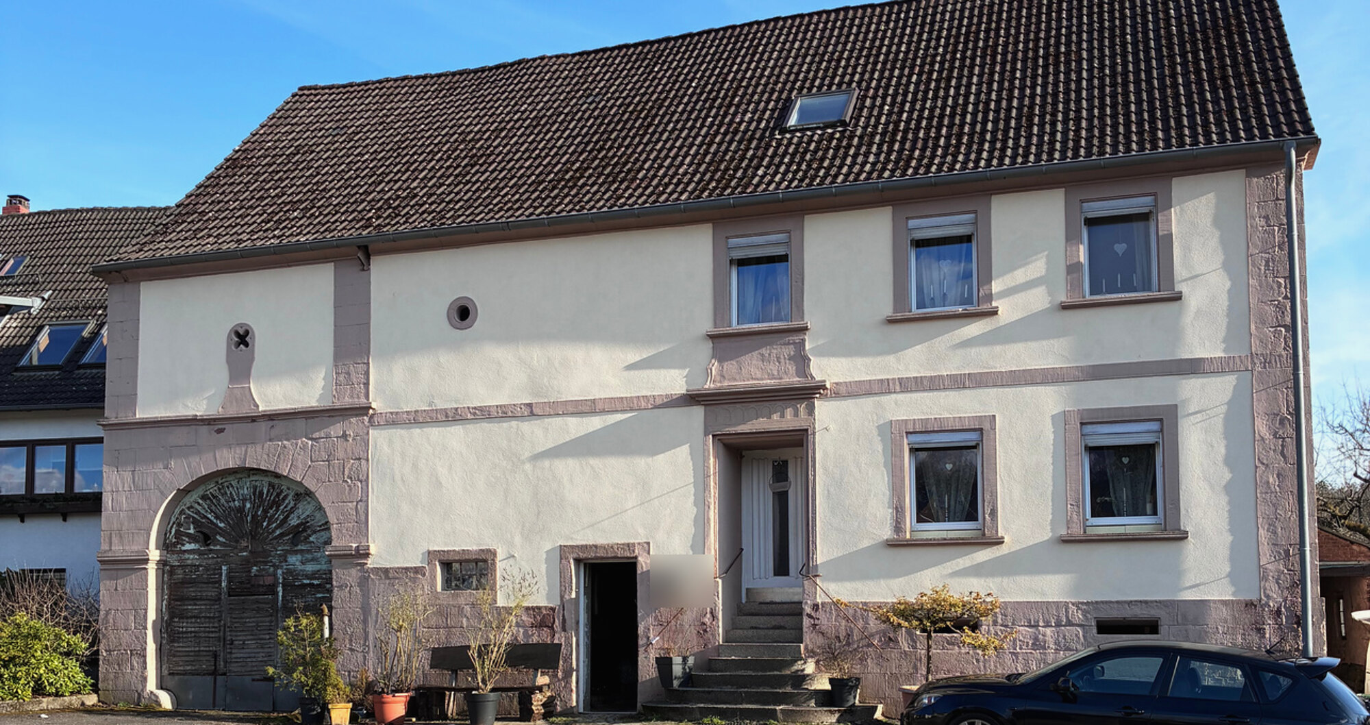 Wohnhaus mit angebauter Sandsteinscheune in Breitenbach