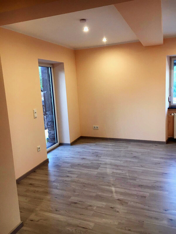 Wohnraum mit Zugang zur Terrasse